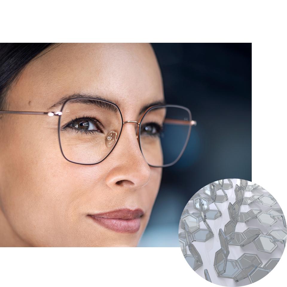 Žena nosi naočale sa ZEISS PhotoFusion X u prozirnom stanju i vizualni prikaz savijenih spojeva boja. 