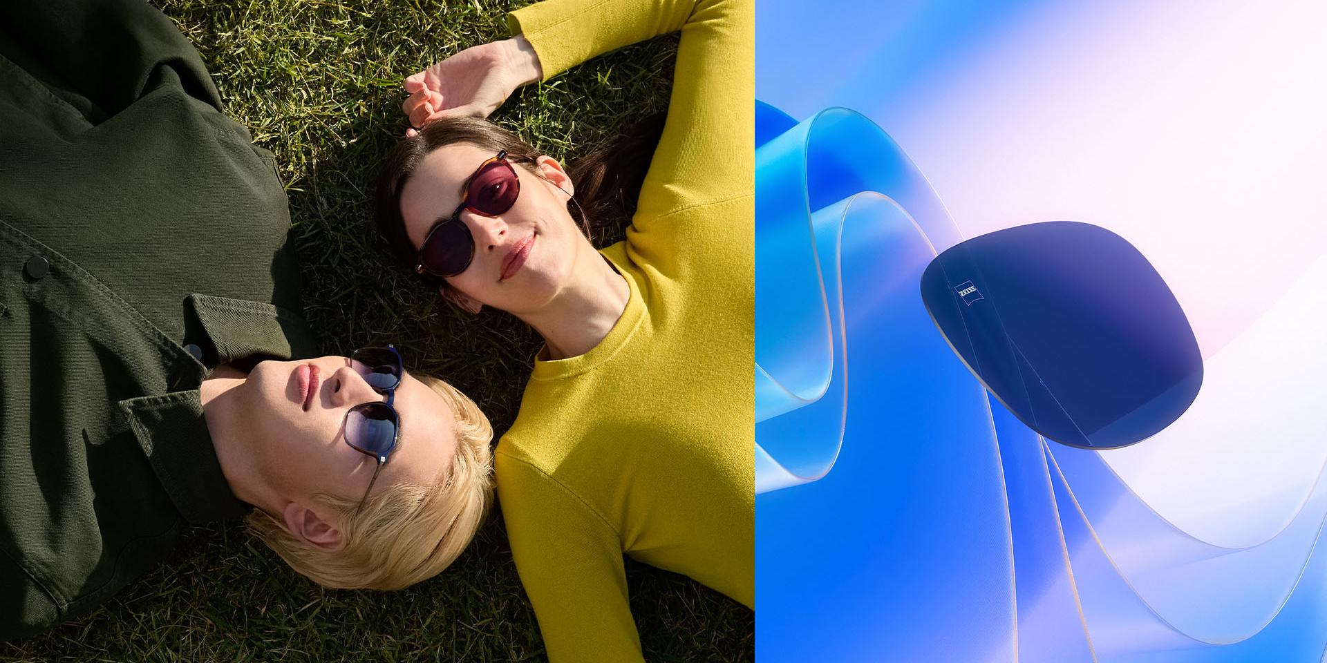 Muškarac i žena nose ZEISS sunčane naočale s dioptrijom, opuštaju se na travi i gledaju u nebo. CGI prikaz leće u boji prikazan je kako lebdi prema sunčevoj svjetlosti, ilustrirajući njezine sposobnosti blokiranja UV zraka.